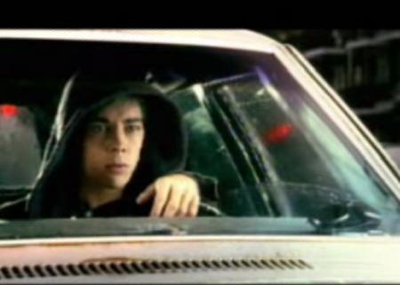 Grégory dans le clip a corps perdu