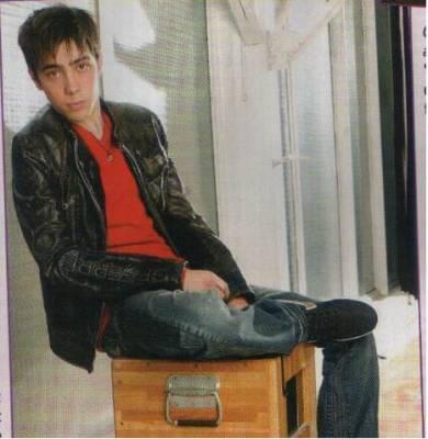 Une pose de Grégory Lemarchal